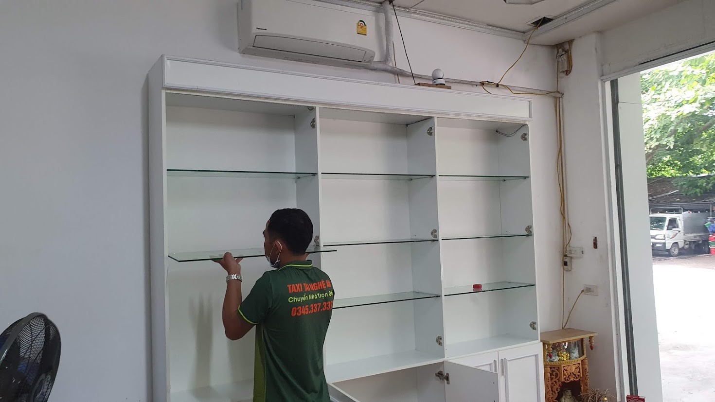 Tháo Lắp Tháo lắp tủ kính thực tế tại TP Vinh